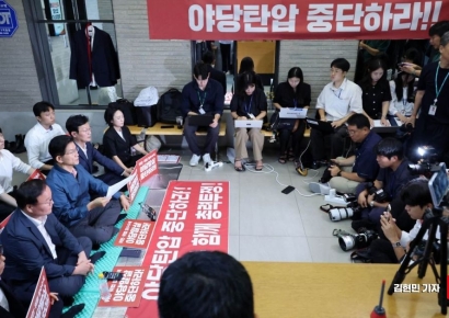 [포토] 김문수, 특검 당사 압수수색에 철야농성…"야당 탄압"