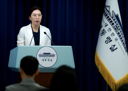대통령실 "국민임명식에 文 내외, 盧 유가족 참석"