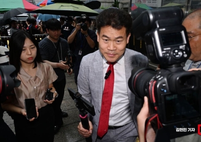 [포토] 전한길, 국민의힘 윤리위 출석