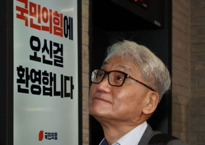 국힘 윤리위, '전대 난동' 전한길에 경고…"재발 방지 약속"(상보)