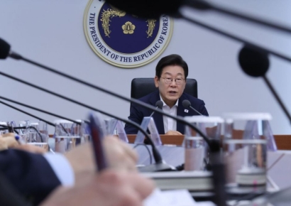 李대통령 "2차 내수활성화 필요…소비회복 멈추지 않게 해야"