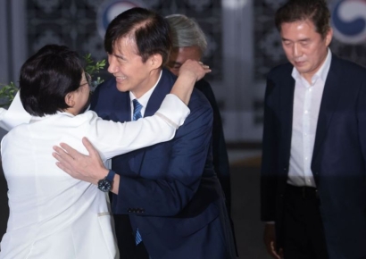 '광복절 특사 석방' 조국 "검찰 독재 종식 상징될 것…정치 재개"