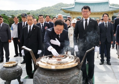  이장우 대전시장 "선열들의 희생과 정신 잊지 않을 것"
