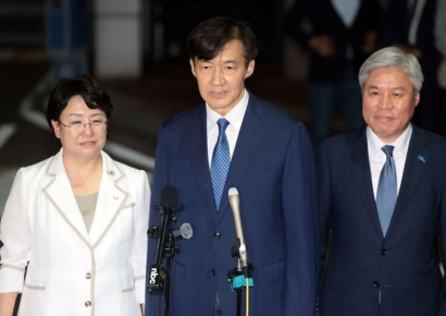 조국 "李정부 성공·국힘 심판에 힘쏟을 것…반대 다 안고 정치하겠다"