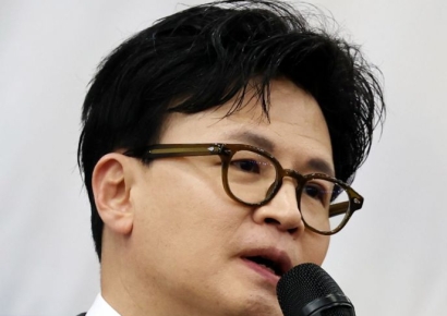 한동훈 "조국·윤미향 사면은 이화영 사면 빌드업"…李대통령 지지율도 흔들