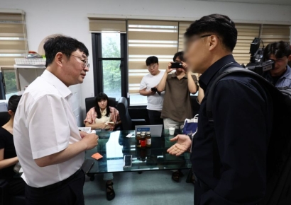 '서부지법 사태 尹개입' 제기 신혜식 18일 경찰 포렌식 참관