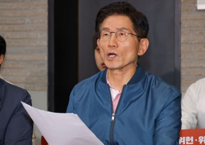 김문수 "李대통령, 편 가르기 공포정치…국격보다 조국" 맹비난