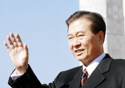 김대중 전 대통령 서거 16주기…전국서 추모 물결
