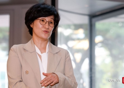 [포토] 장관 후보자 지명 소감 밝히는 원민경 후보자