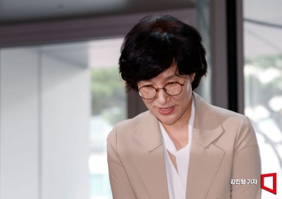 [포토] 인사하는 원민경 여성가족부 장관 후보자