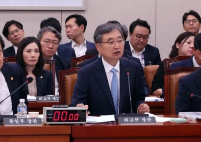 [포토] 질의에 답하는 조현 장관