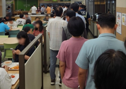"이 가격에 이 구성 혜자 아닌가요?"…줄 서서 기다리는 공공기관 식당