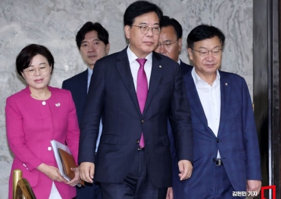 [포토] 송언석 "노란봉투법 등 쟁점법안, 오후 여야 만나서 상의할 것"