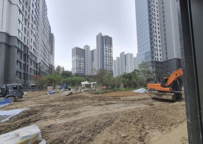 "이제 남은 건 물류센터 뿐"…'월급 469만원' 공장·건설현장서 밀려나는 韓 청년들