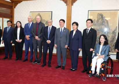 [포토] 기념촬영하는 김민석 총리와 빌 게이츠 이사장