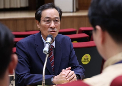 홍준표, 전현희 소환하더니 "정권 바뀌면 공공기관장 물러나야"