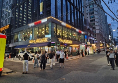 다이소·올리브영 돌아오니 외국인들 '우르르'…강남 상권 공실률 5.1%P 급락[부동산AtoZ]