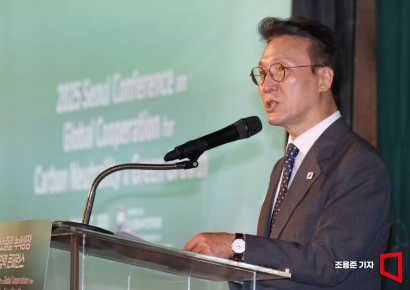 [포토] 탄소중립 컨퍼런스 개회사 하는 김민석 총리