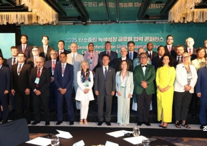 [포토] 탄소중립 글로벌 협력 컨퍼런스 참석한 김민석 총리