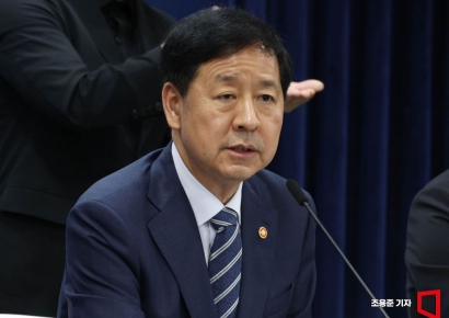 [포토] 취재진 질문에 답하는 구윤철 경제부총리