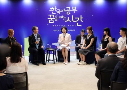 日 메지로대 한국어학과 찾은 김혜경 여사 "문화·언어로 하나 되는 기적, 응원한다"