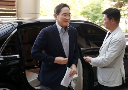 이재용 회장, 방미사절단 출국…삼성·SK·LG 등 재계 총출동(종합)