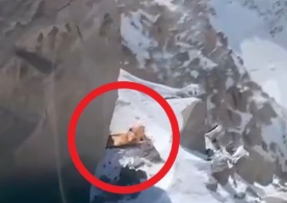 7000m 고산에 고립된 등반가 구조하려다…헬기 파손되고 구조대 숨져