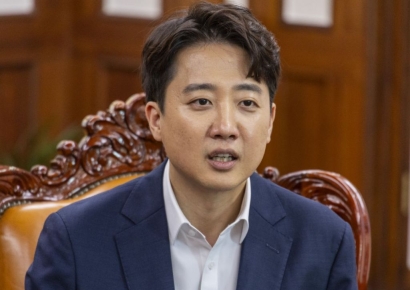 이준석 "조국, 재판정에선 침묵하고 국민 앞에선 빅마우스"