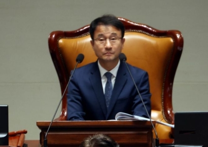 [포토] 국회 예결위 인사말하는 김민석 총리