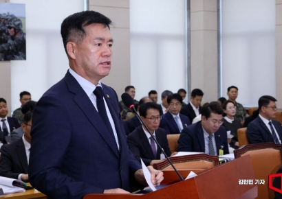 [포토] 국방위 보고하는 석종건 방위사업청장