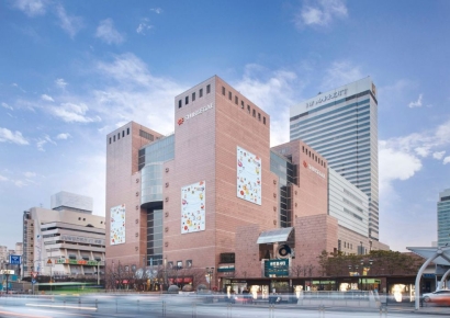 Shinsegae Gangnam Branch Surpasses 3 Trillion Won in Sales for Third Consecutive Year... "Aiming for 4 Trillion Won Next Year"