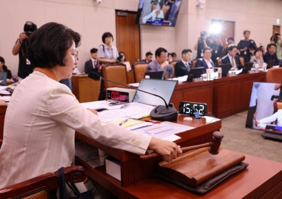 법사위, 尹 구치소 CCTV 내달 1일 열람 가결…공개 여부는 이견