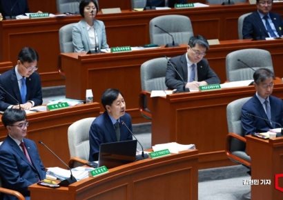 [포토] 구윤철 부총리 '국회 예결위 경제부처 심사 답변'