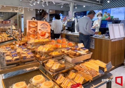 '1000원 크루아상'까지…파리바게뜨, 빵·케이크 가격 최대 40% 내린다