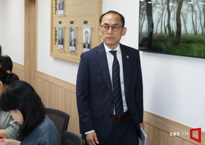 [포토] 개보위 전체회의 참석하는 고학수 위원장