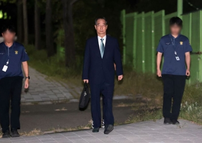 민주당 "한덕수 구속영장 기각, 강력한 유감…특검, 더 철저히 수사해야"