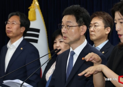 [포토] 보이스피싱 근절대책 발표하는 윤창렬 국조실장