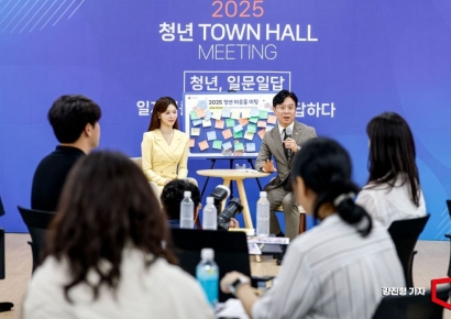 [포토] 청년 일문일답 나선 김영훈 고용노동부 장관