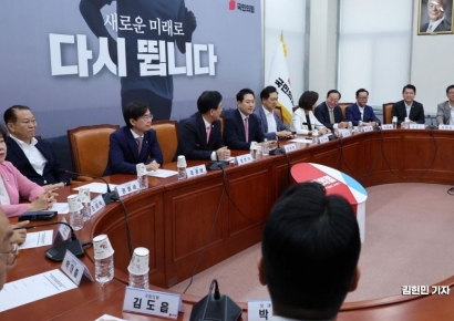 [포토] 중진의원들 만난 국민의힘 지도부