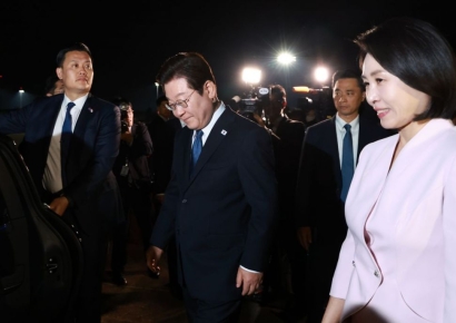 [속보]귀국한 李대통령 "장동혁 국힘 당대표와 회동 즉시 추진하라"