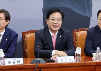 [포토] 장동혁-조경태 '상반된 표정'