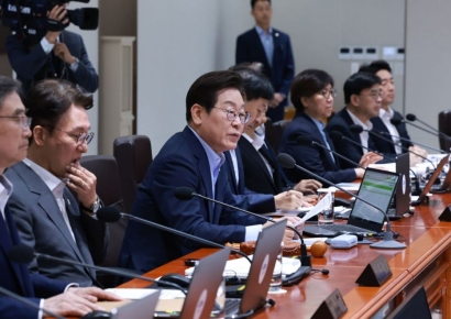 순방 후 첫 국무회의 李대통령 "내년 예산안, 경제 대혁신 통한 성장·회복 마중물"