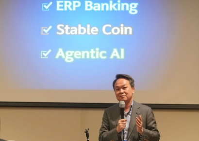 진옥동 "스테이블코인·AI에이전트는 금융 기능 재편할 핵심 동력"