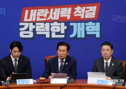 [포토] 정청래 대표 “3대 개혁 늦지 않게 처리”
