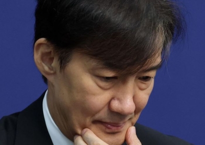 조국 “장동혁, 尹 면회하며 성경·기도 들먹여…기독교 모독”