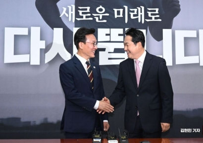 [포토] 장동혁 대표와 악수하는 김민석 총리