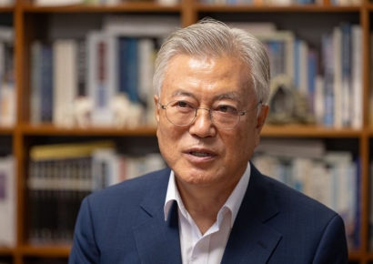 文 "이해찬, 평생 민주주의·국가위해 헌신…안식하길"