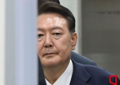 尹 '구치소 CCTV' 열람 논란…"충격적" vs "국익 위한 행위 맞나"