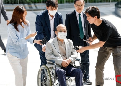 [포토] 취재진 질문 받는 이봉관 서희건설 회장