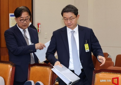 [포토] 이억원 "금융위 조직개편, 내용 공개 후 의견 피력하겠다"